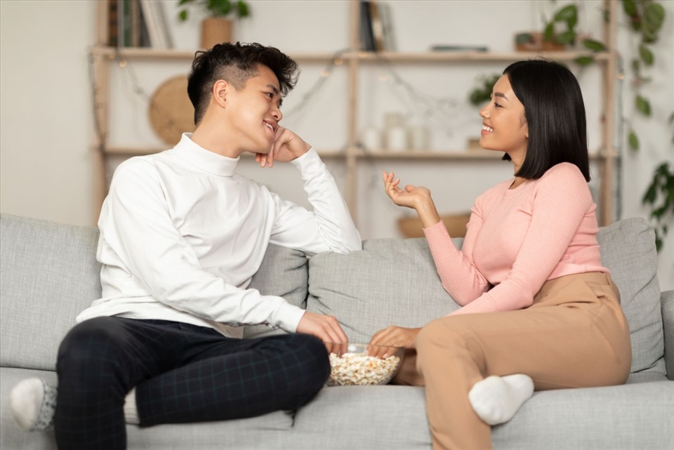 Vợ chồng lắng nghe và nhường nhịn nhau